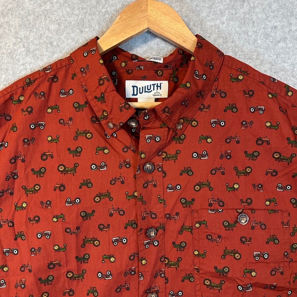 Duluth BBQ Shirt Mens XL Red Tractor Print Short Sleeve Relaxed Fit NWT